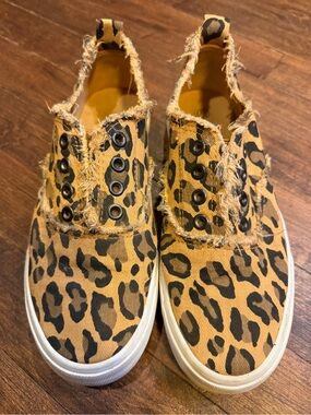 Leopard Print Boutique Frayed Slip-on Sneakers Size 7 Canvas Casual Shoe